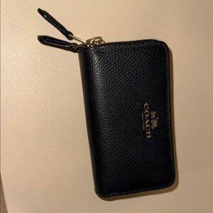 Coach Women’s Black Textured Leather Zip Wallet